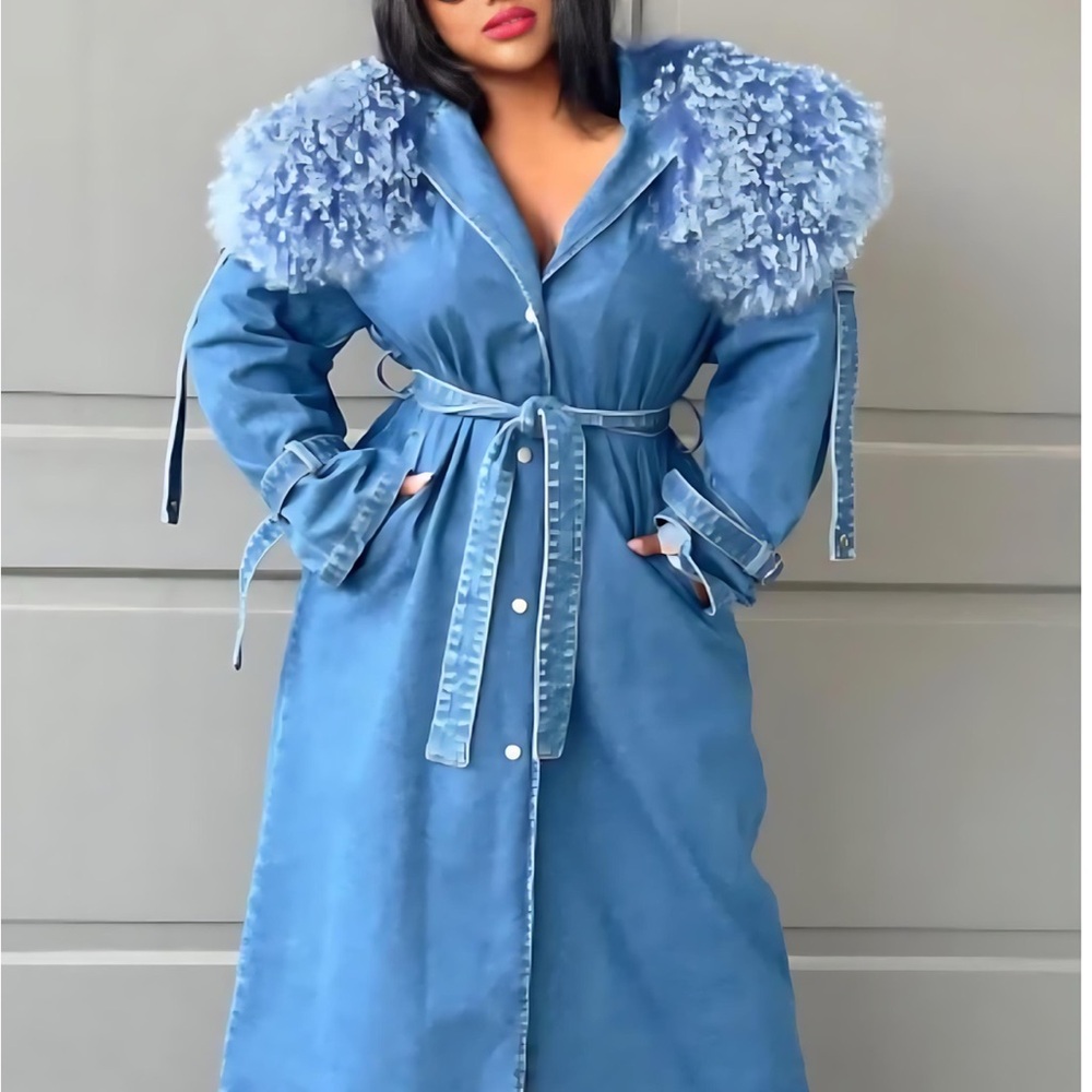 Elegant Blue Jean Jacket with Faux Fur Trim